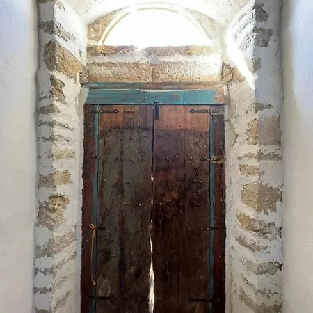 Galerie Komos Apartment Pitsidia